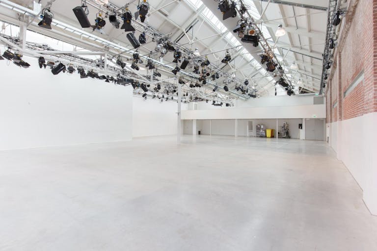 Showroom Near Foodhallen - Image 4