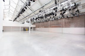 Showroom Near Foodhallen - Image 5
