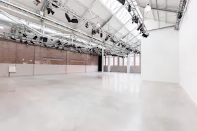 Showroom Near Foodhallen - Image 6