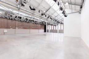 Showroom Near Foodhallen - Image 6