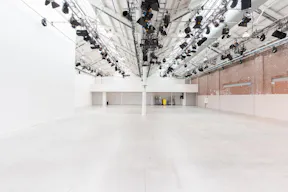 Showroom Near Foodhallen - Image 7