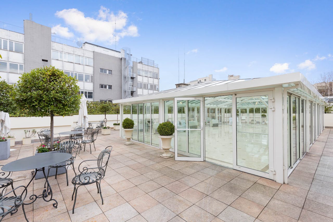 Incredible Champs Elysées Venue - Image 2