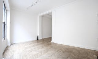 Pop-Up Shop in Prime Le Marais - Image 2