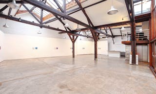 Showroom in Canal Saint Martin - Image 1