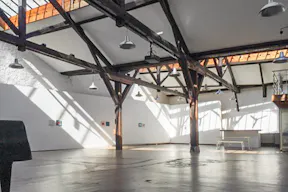 Showroom in Canal Saint Martin - Image 2