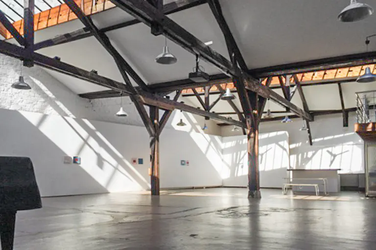Showroom in Canal Saint Martin - Image 2