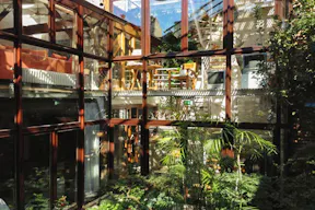 Showroom in Canal Saint Martin - Image 5