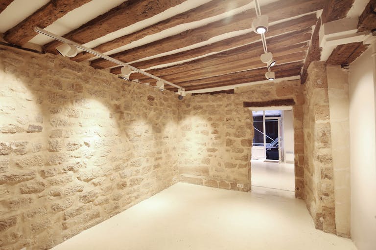 Charming Le Marais Pop-Up Shop - Image 1