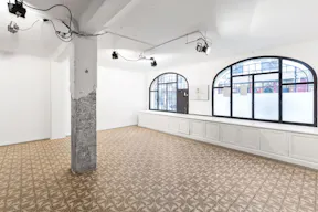 Art Deco Showroom in Le Marais - Image 1