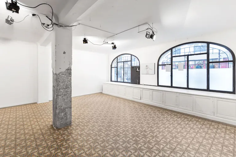Art Deco Showroom in Le Marais - Image 1