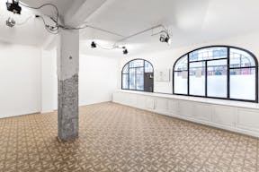 Art Deco Showroom in Le Marais - Image 1