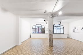 Art Deco Showroom in Le Marais - Image 2