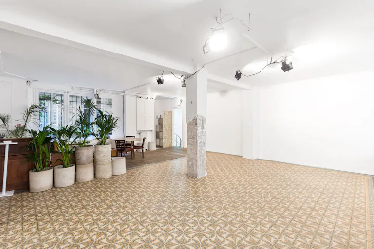 Art Deco Showroom in Le Marais - Image 4