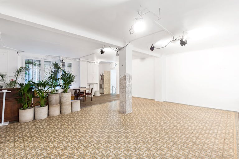 Art Deco Showroom in Le Marais - Image 4