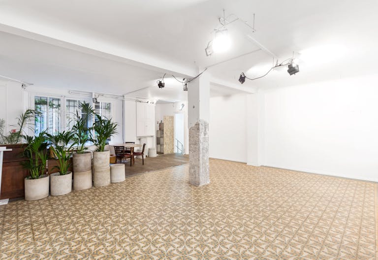 Art Deco Showroom in Le Marais - Image 4