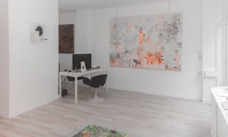 Gallery Space in Le Marais - Image 2