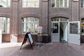 Pop-Up Store Near Hallenkwartier - Image 1