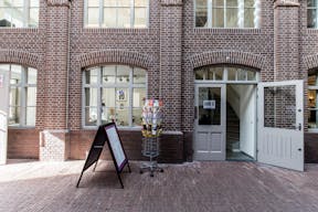 Pop-Up Store Near Hallenkwartier - Image 1