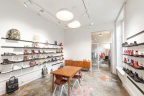 Versatile Le Marais Showroom - Image 2