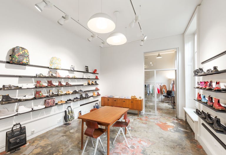 Versatile Le Marais Showroom - Image 2