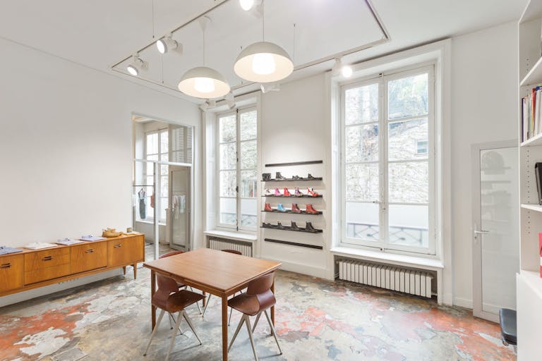 Versatile Le Marais Showroom - Image 3