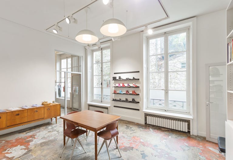 Versatile Le Marais Showroom - Image 3