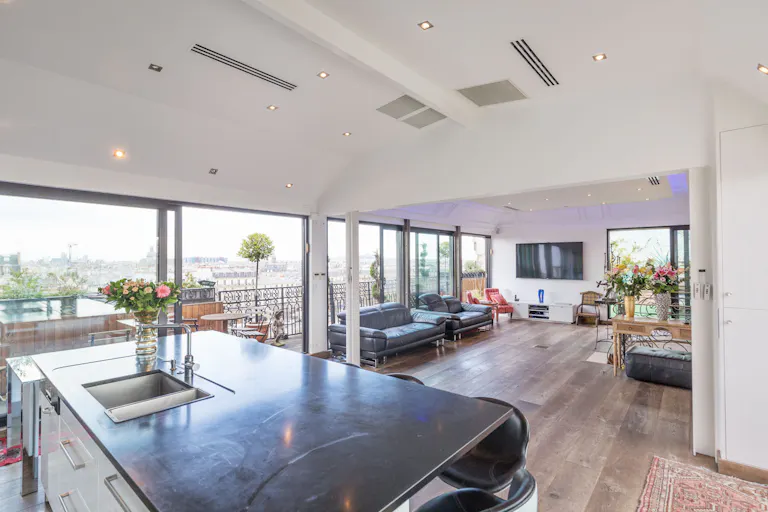 Premium Penthouse in Bastille - Image 1
