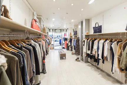 Cosy Pop-Up Shop Near Pigalle - Image 0