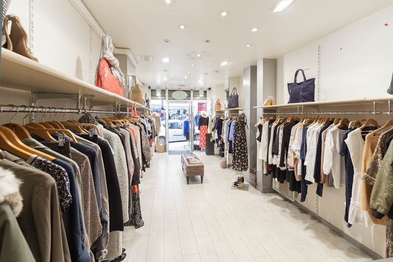 Cosy Pop-Up Shop Near Pigalle - Image 0