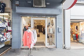 Cosy Pop-Up Shop Near Pigalle - Image 2