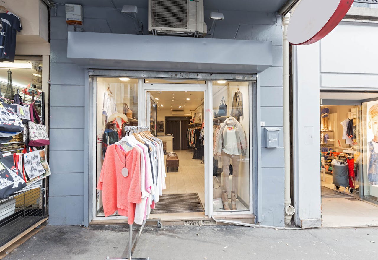 Cosy Pop-Up Shop Near Pigalle - Image 2