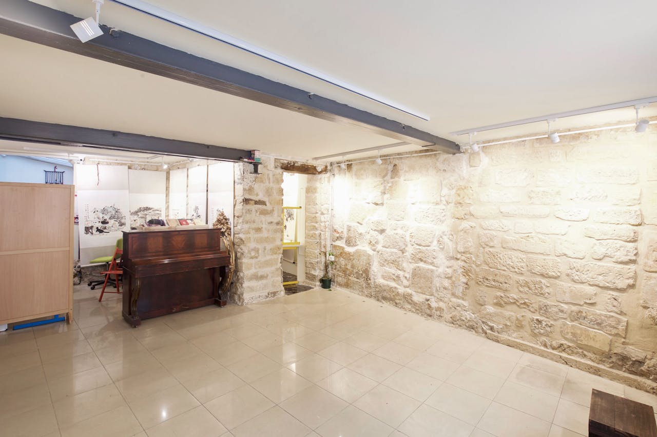 Classic Le Marais Pop-Up Shop - Image 1