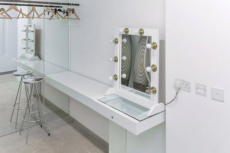 Luxury Studio Space in Chelsea - Image 4