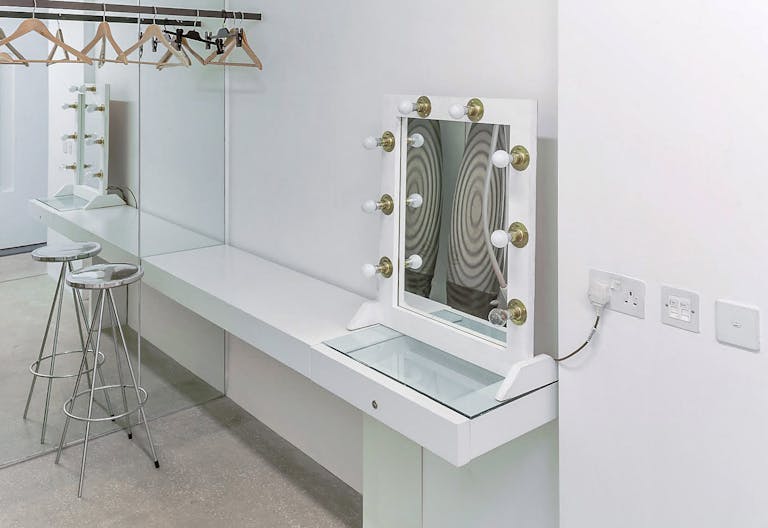 Luxury Studio Space in Chelsea - Image 4