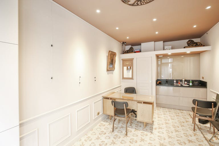 Pop-Up Retail Space in Le Marais - Image 1