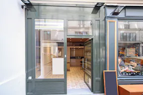 Pop-Up Retail Space in Le Marais - Image 2