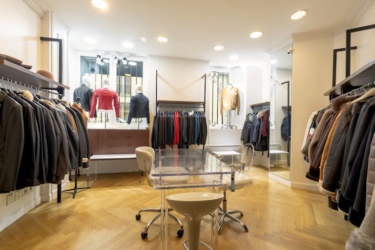 Fashion Showroom in Palais-Royal - Image 2