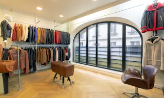 Fashion Showroom in Palais-Royal - Image 5