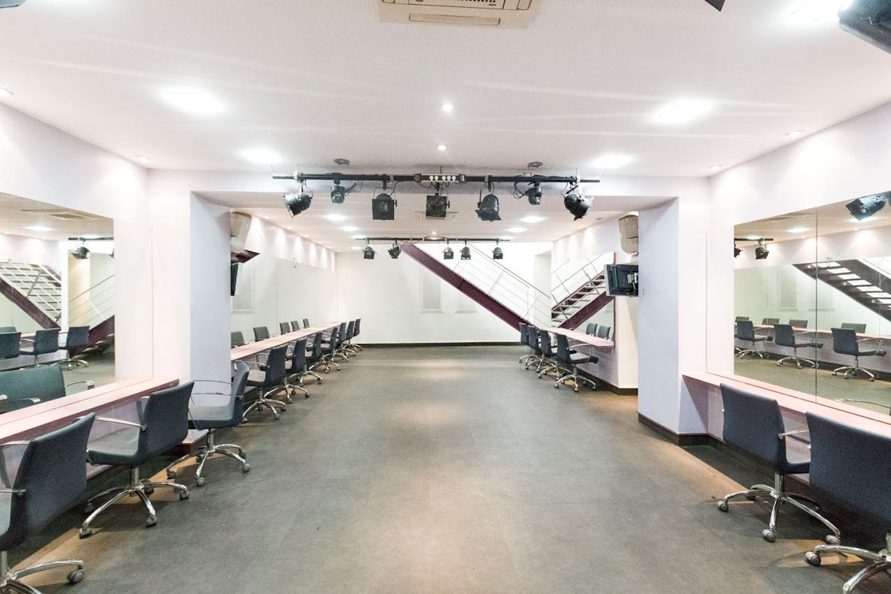 Modern Showroom in Palais Royal - Image 0