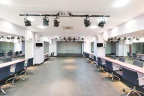 Modern Showroom in Palais Royal - Image 1