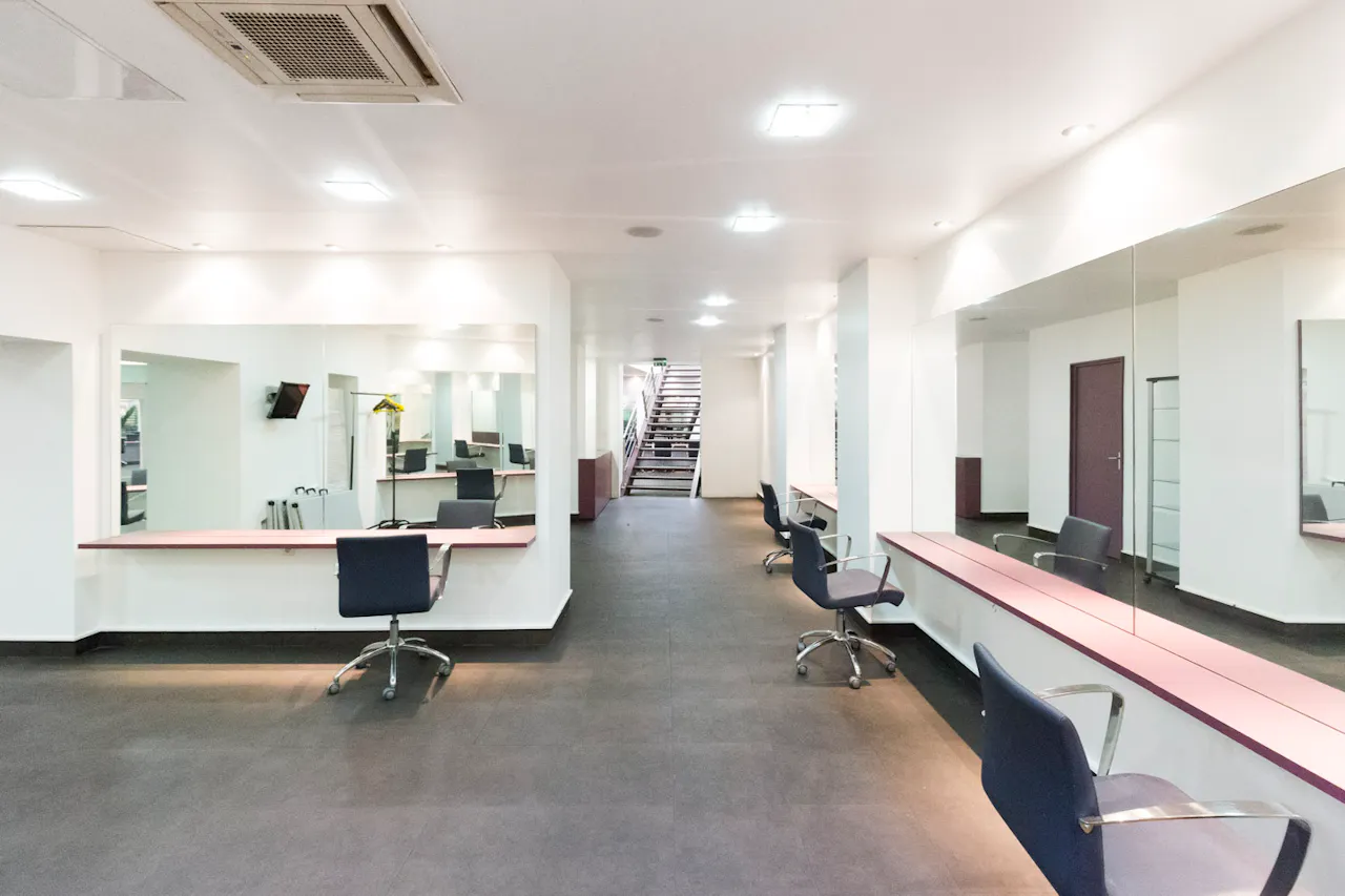 Modern Showroom in Palais Royal - Image 2