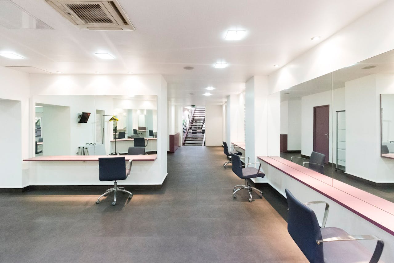 Modern Showroom in Palais Royal - Image 2