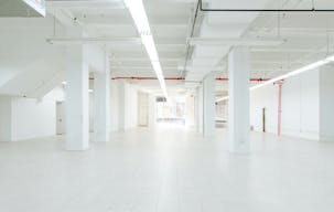 White-Box Space in Midtown - Image 5
