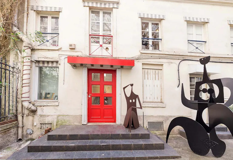 Stylish Gallery in Saint Germain - Image 3