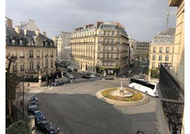 Unique Space in the Golden Triangle - Image 9