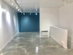 Pop-Up Boutique in Marais - Image 1