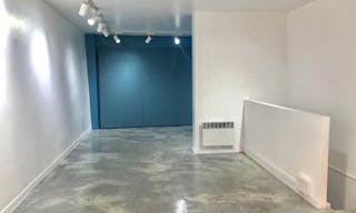 Pop-Up Boutique in Marais - Image 1