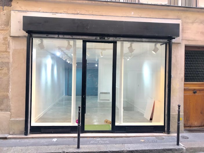 Pop-Up Boutique in Marais - Image 3