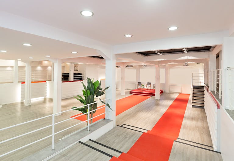 Showroom in Batignolles - Image 2