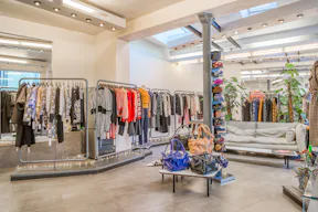 Modern Showroom in Le Marais - Image 2